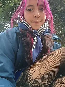 Snapshot of _Laary chatting on February 5, 2026, 8:35 pm Laary online show from February 5, 2026, 8:35 pm