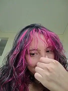 Snapshot of _Laary chatting on February 10, 2026, 7:18 pm Laary online show from February 10, 2026, 7:18 pm