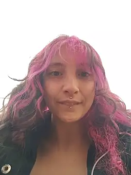 Snapshot of _Laary chatting on February 14, 2026, 10:39 pm Laary online show from February 14, 2026, 10:39 pm