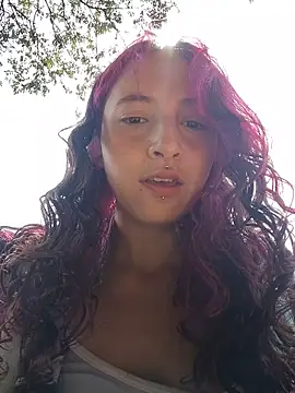 Snapshot of _Laary chatting on March 3, 2026, 3:51 pm Laary online show from March 3, 2026, 3:51 pm