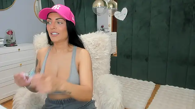 ElisaBaxter online show from November 24, 2025, 5:07 am