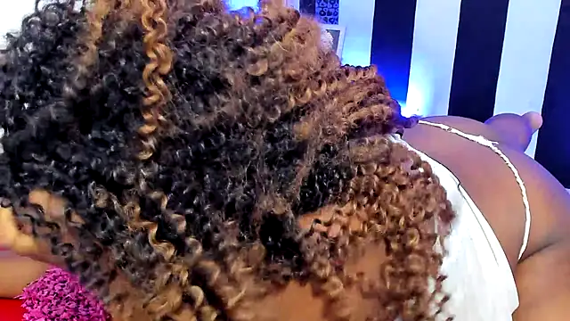 Snapshot of YeminaLeman chatting on January 19, 2025, 3:53 pm YeminaLeman online show from January 19, 2025, 3:53 pm