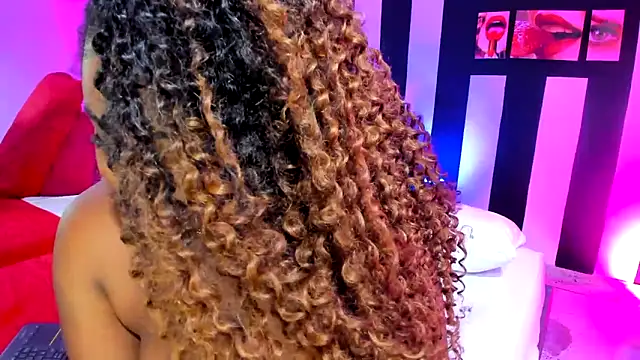 Snapshot of YeminaLeman chatting on February 2, 2025, 4:00 pm YeminaLeman online show from February 2, 2025, 4:00 pm