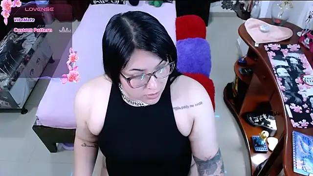 lufek23 online show from March 4, 2025, 10:49 pm