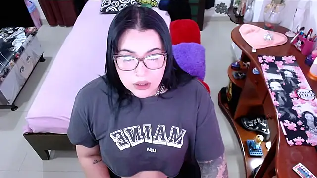 lufek23 online show from March 7, 2025, 11:38 pm