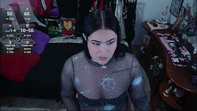 lufek23 online show from October 3, 2025, 1:19 pm