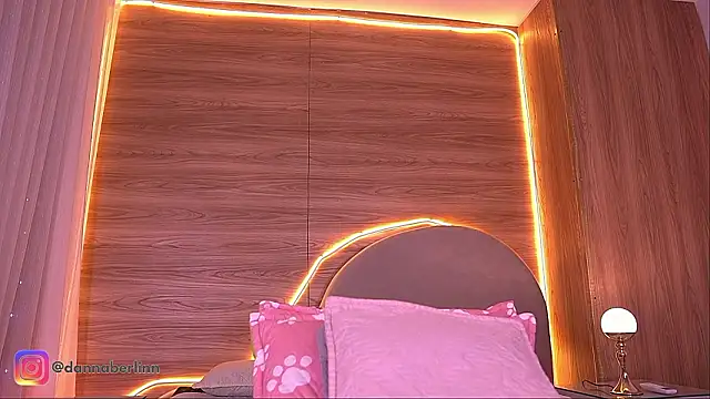 danna berlin  online show from March 29, 2026, 7:25 pm