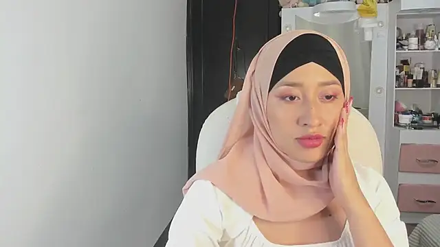 Snapshot of adila_anich chatting on January 7, 2025, 12:24 am adila anich online show from January 7, 2025, 12:24 am