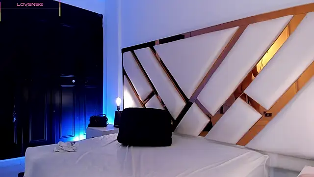 Aron cruz online show from April 4, 2026, 1:19 pm