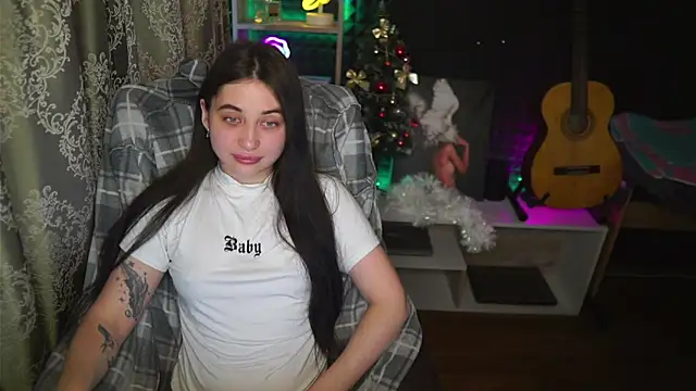 delicatedBailey online show from February 13, 2025, 5:37 am