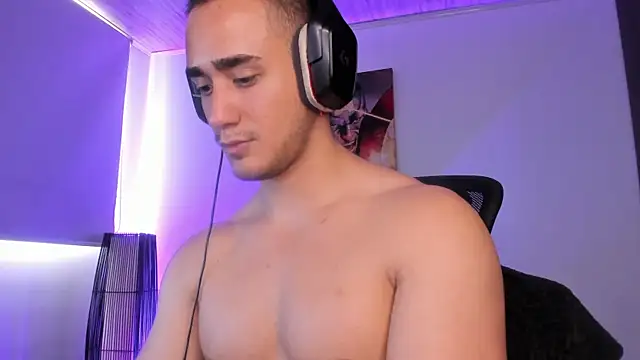 Snapshot of AlexRivera6 chatting on December 24, 2024, 9:33 pm AlexRivera6 online show from December 24, 2024, 9:33 pm