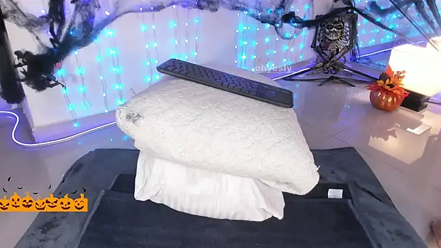 Snapshot of ohyesly_ chatting on October 27, 2025, 10:58 pm ohyesly online show from October 27, 2025, 10:58 pm