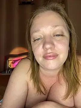 Snapshot of BBWOOW chatting on December 7, 2024, 6:37 pm BBWOOW online show from December 7, 2024, 6:37 pm