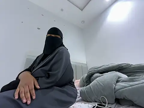 Snapshot of Submissive_Arab chatting on December 27, 2024, 4:54 pm Submissive Arab online show from December 27, 2024, 4:54 pm