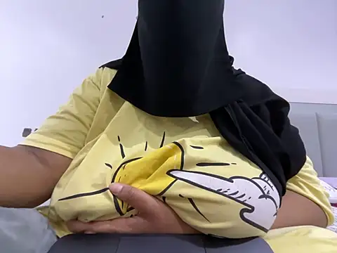 Snapshot of Submissive_Arab chatting on February 21, 2025, 11:10 pm Submissive Arab online show from February 21, 2025, 11:10 pm