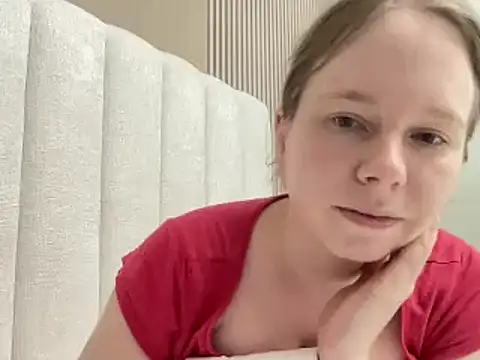 SweetLucy96 online show from April 15, 2026, 2:35 pm