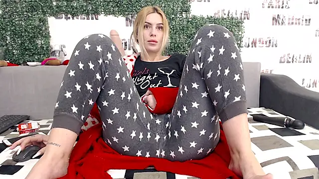 sweetdaiana23 online show from January 10, 2025, 1:32 am