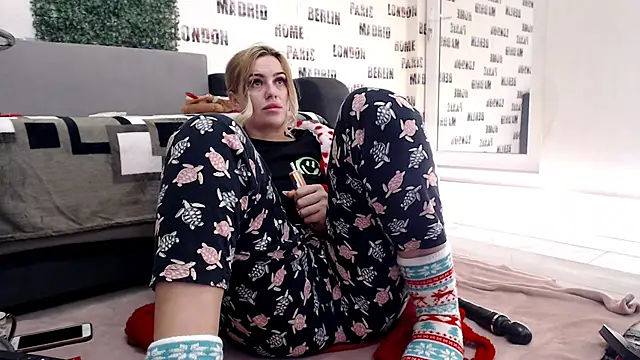 sweetdaiana23 online show from January 12, 2025, 1:53 am