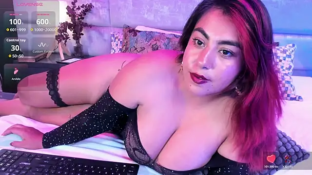 Snapshot of gatuwildhott chatting on March 25, 2026, 8:15 pm gatuwildhott online show from March 25, 2026, 8:15 pm