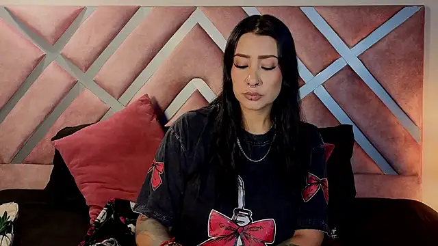  kelly hous36 online show from April 15, 2026, 12:45 pm