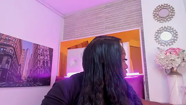 ShaniaBrownn online show from November 28, 2025, 7:49 pm