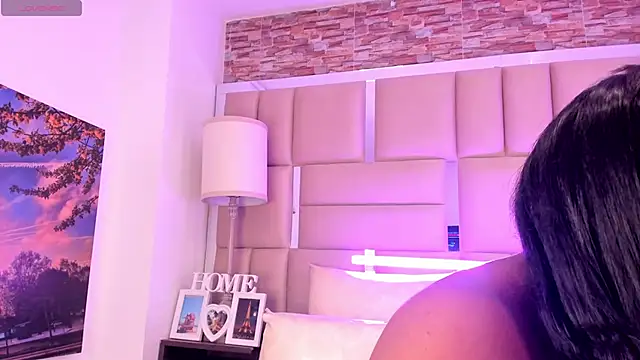 ShaniaBrownn online show from December 20, 2025, 8:27 pm