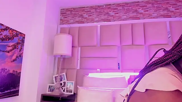 ShaniaBrownn online show from March 27, 2026, 6:40 pm