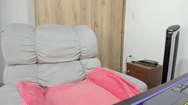 xspecialoomx online show from March 31, 2026, 1:11 pm