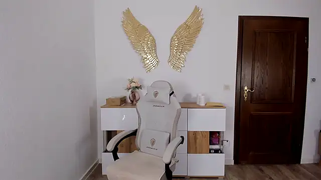 Snapshot of Sally_Secret chatting on February 8, 2026, 11:35 am Sally Secret online show from February 8, 2026, 11:35 am