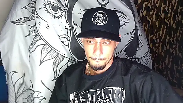 Snapshot of Apolo_S chatting on January 5, 2025, 4:04 am Apolo S online show from January 5, 2025, 4:04 am