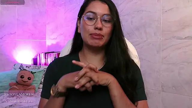 LauraRuiz1 online show from June 8, 2026, 9:26 pm