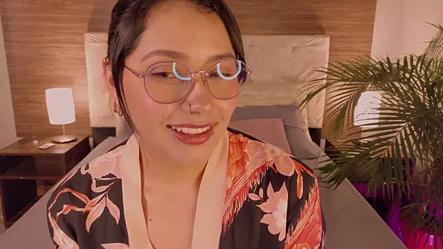 LauraRuiz1 online show from July 10, 2026, 9:50 pm