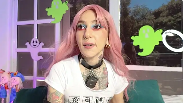 Snapshot of Evangelyne_1 chatting on October 26, 2025, 4:13 pm Evangelyne 1 online show from October 26, 2025, 4:13 pm