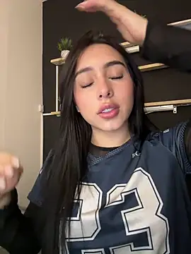 isabella jade online show from February 16, 2026, 9:55 pm