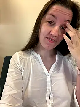 Snapshot of Nicole-Ray chatting on November 9, 2025, 8:23 am Nicole-Ray online show from November 9, 2025, 8:23 am