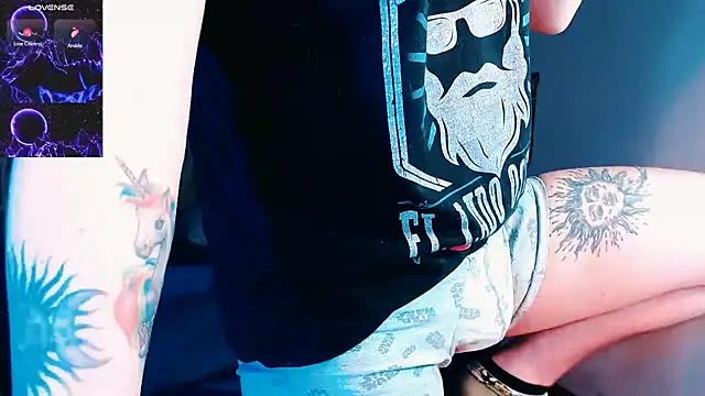 Marieblueeyes online show from November 17, 2025, 10:54 am