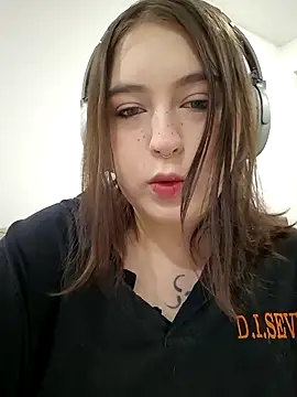 Snapshot of Yammy_Yumi chatting on October 31, 2025, 4:13 am Yammy Yumi online show from October 31, 2025, 4:13 am