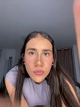 Snapshot of KaryAndTylor chatting on December 7, 2024, 12:52 am KaryAndTylor online show from December 7, 2024, 12:52 am