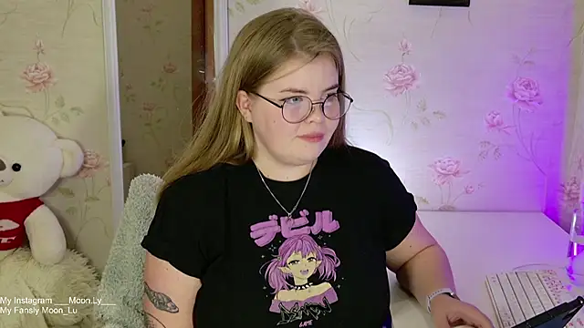 Snapshot of sinnamon_ chatting on October 7, 2025, 6:05 pm sinnamon online show from October 7, 2025, 6:05 pm