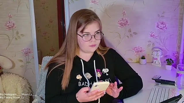 Snapshot of sinnamon_ chatting on October 19, 2025, 12:39 pm sinnamon online show from October 19, 2025, 12:39 pm