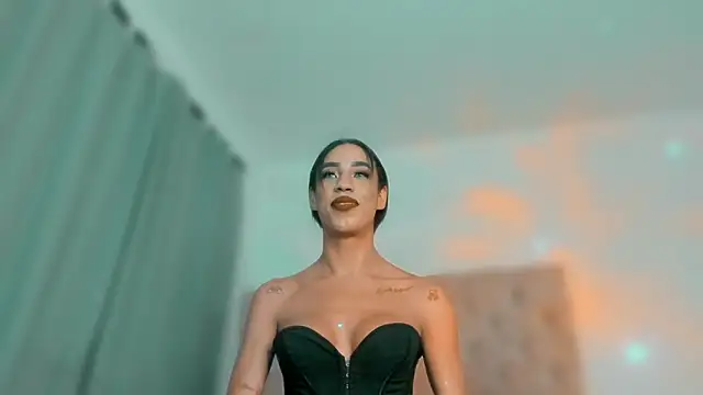 Snapshot of KatalinaMillan chatting on February 17, 2026, 1:46 am KatalinaMillan online show from February 17, 2026, 1:46 am