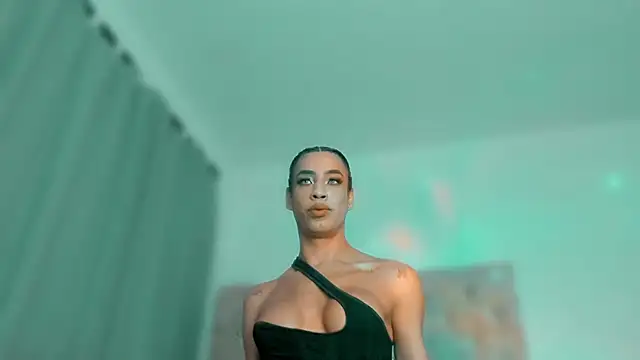 Snapshot of KatalinaMillan chatting on February 20, 2026, 12:07 am KatalinaMillan online show from February 20, 2026, 12:07 am