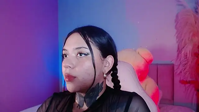 Snapshot of kim_blake chatting on December 12, 2024, 7:04 pm kim blake online show from December 12, 2024, 7:04 pm