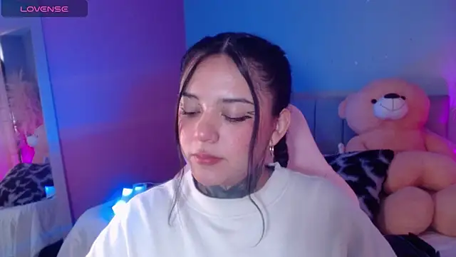 Snapshot of kim_blake chatting on December 17, 2024, 2:11 pm kim blake online show from December 17, 2024, 2:11 pm