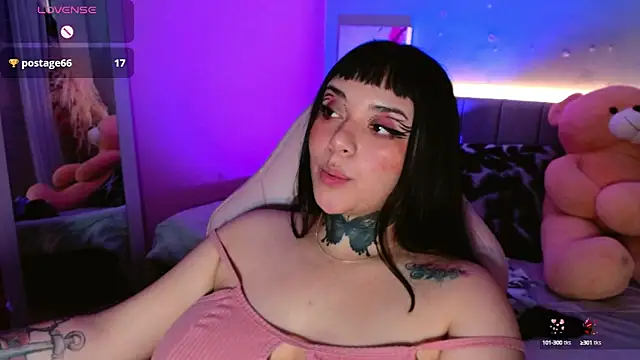 Snapshot of kim_blake chatting on February 21, 2025, 3:54 pm kim blake online show from February 21, 2025, 3:54 pm