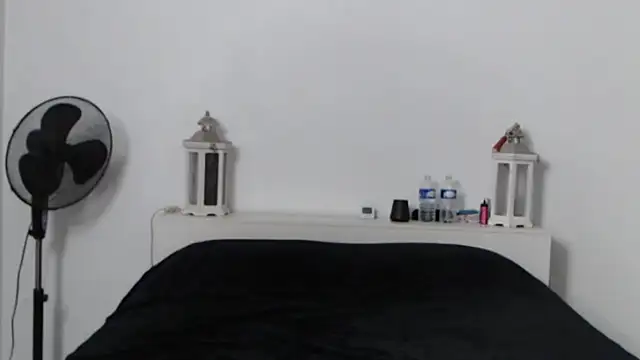 Snapshot of Oriane_Jackson chatting on October 19, 2025, 8:15 am Oriane Jackson online show from October 19, 2025, 8:15 am