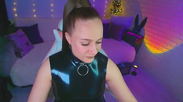 pepper cat  online show from April 17, 2026, 1:30 am