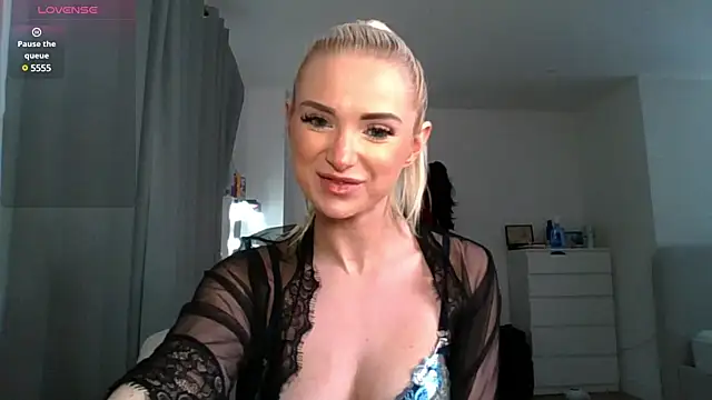 Snapshot of chelseablonde chatting on January 12, 2025, 1:11 am chelseablonde online show from January 12, 2025, 1:11 am