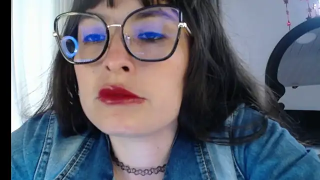 Alexandrasaenz online show from November 12, 2025, 9:58 pm