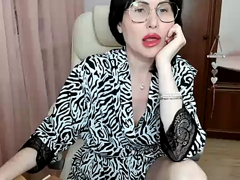 Alyona Alex online show from May 5, 2026, 4:48 pm